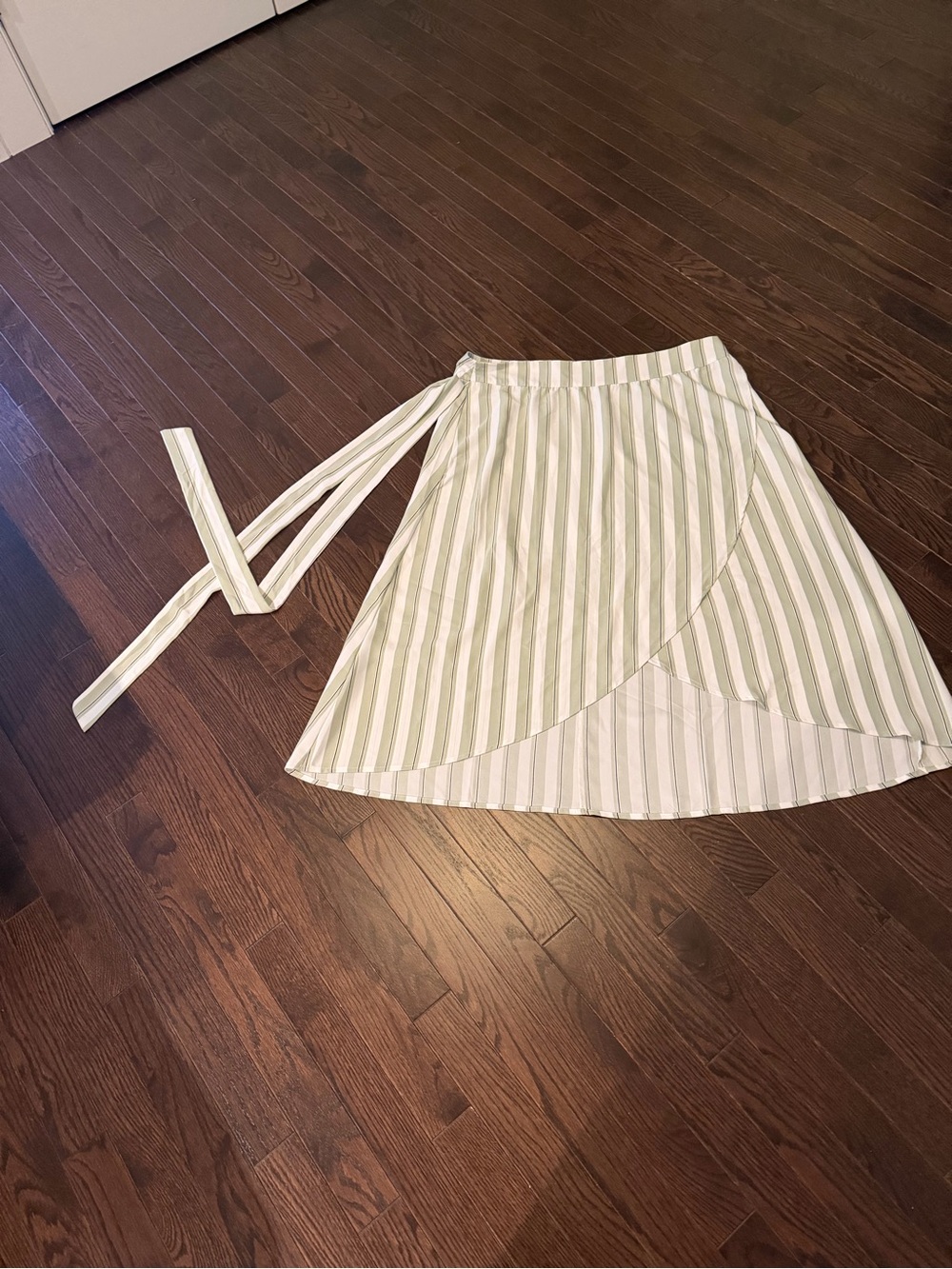 Striped Wrap Midi Skirt in Light Sage and White. Loft outlet. Size 14. Like new.